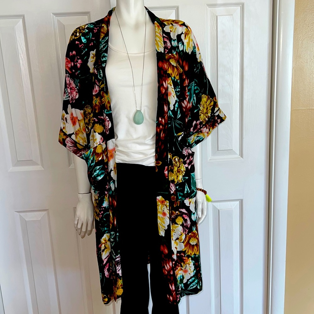 NWOT Roffe Floral🌺🌸🌼 Kimono Sz M/L